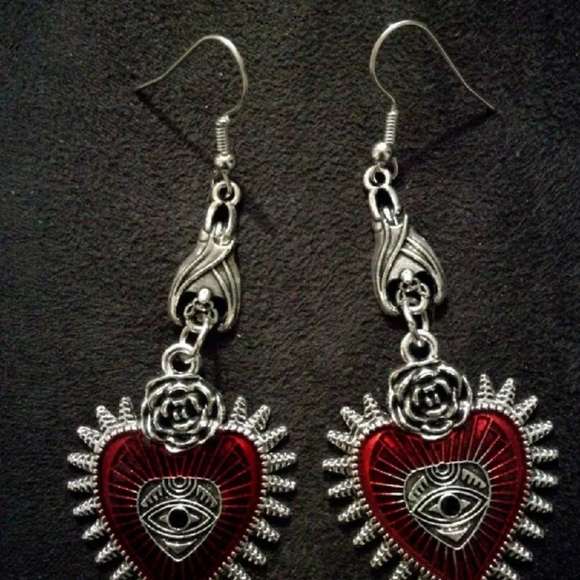 Red and Silver Jewelry with Elegant Design - Picture 3 of 7